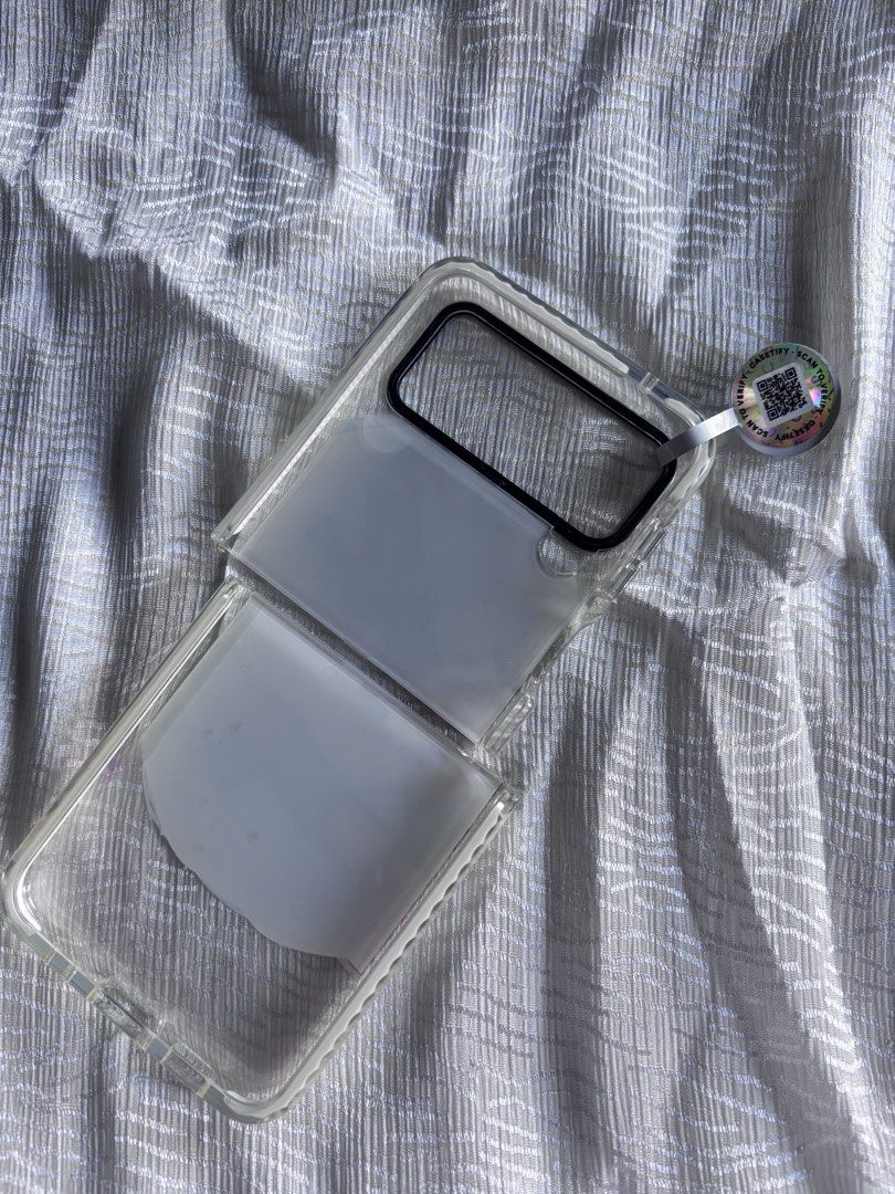 Unused samsung galaxy flip 4 case (Category: Cases & Sleeves) located in Paranaque City. Submitted by luxemomma (Listing ID 1439607289, Image 2). Description: Unused. Authentic Loc: Paranaque MOP: Gcash/BPI.