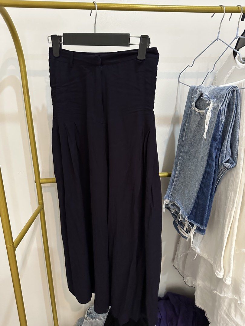 Urban revivo navy blue cullotes pants (Category: Other Bottoms) located in Caloocan City. Submitted by sophie.beaver08-33478 (Listing ID 1439458077, Image 2). Description: Size 26 hw Length 35.
