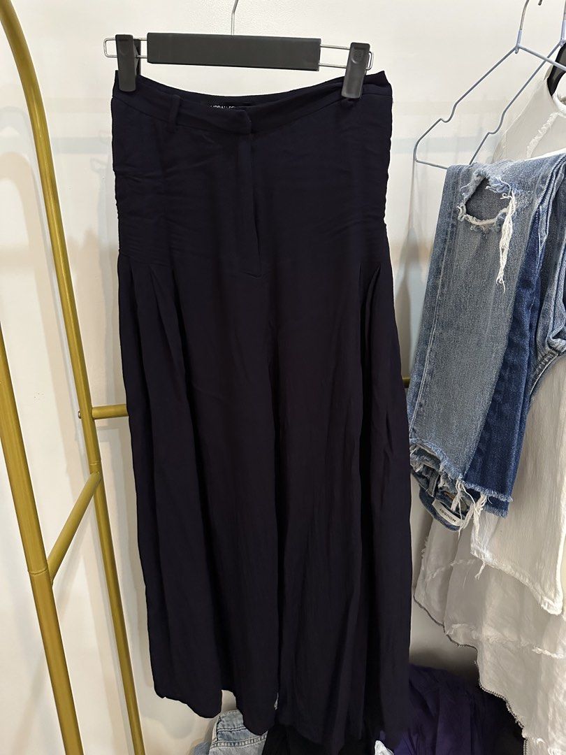 Urban revivo navy blue cullotes pants (Category: Other Bottoms) located in Caloocan City. Submitted by sophie.beaver08-33478 (Listing ID 1439458077, Image 3). Description: Size 26 hw Length 35.