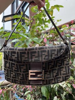 (Category: ) located in . Submitted by closetgc.clothingshop (Listing ID 1439152509, Image 1). Description: .