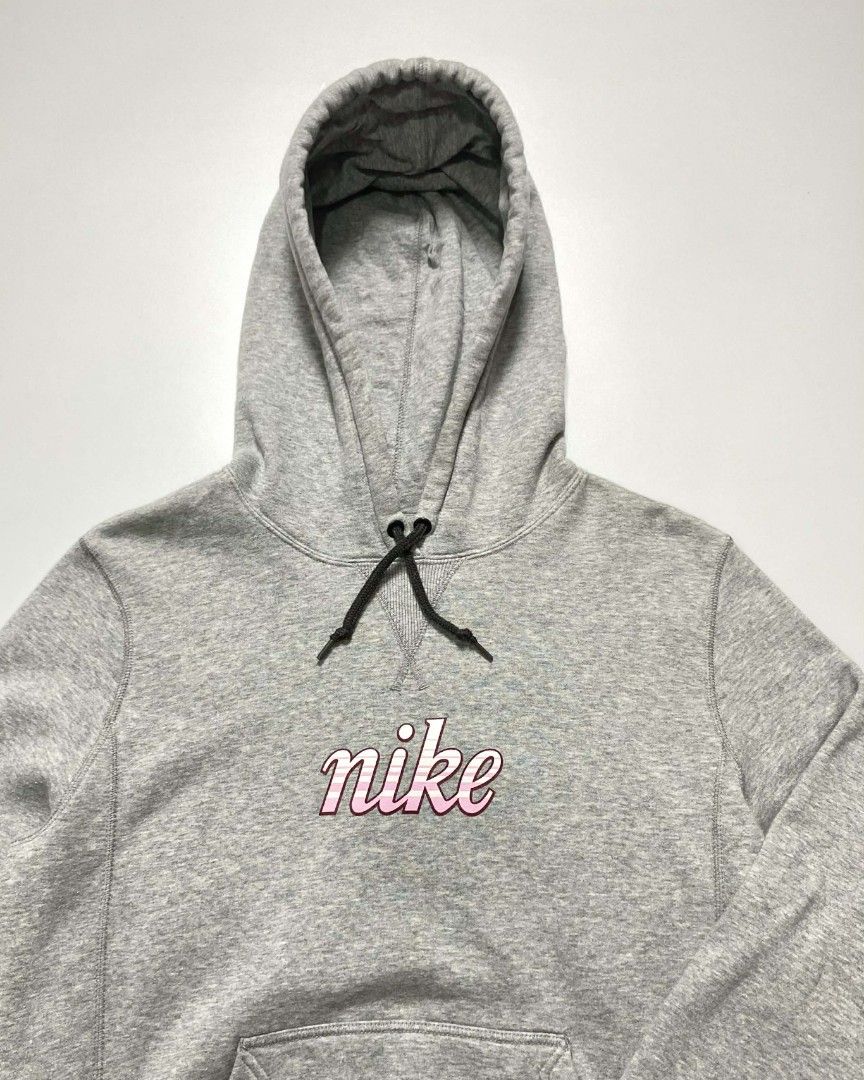 Vintage Nike Hoodie (Category: Hoodies) located in Tarlac. Submitted by dinnuh4e (Listing ID 1439594678, Image 2). Description: Nike Hoodie W 21.5 L 26 VGood condition .