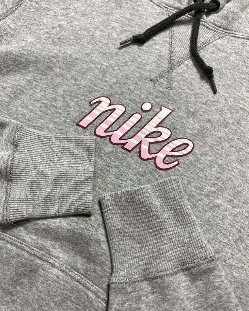 Vintage Nike Hoodie (Category: Hoodies) located in Tarlac. Submitted by dinnuh4e (Listing ID 1439594678, Image 3). Description: Nike Hoodie W 21.5 L 26 VGood condition .