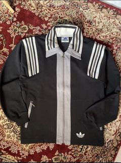 (Category: ) located in . Submitted by thrift__nation (Listing ID 1439474303, Image 1). Description: .