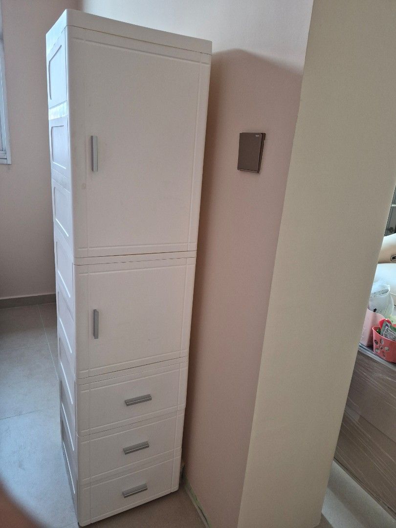 White Kitchen Cabinet