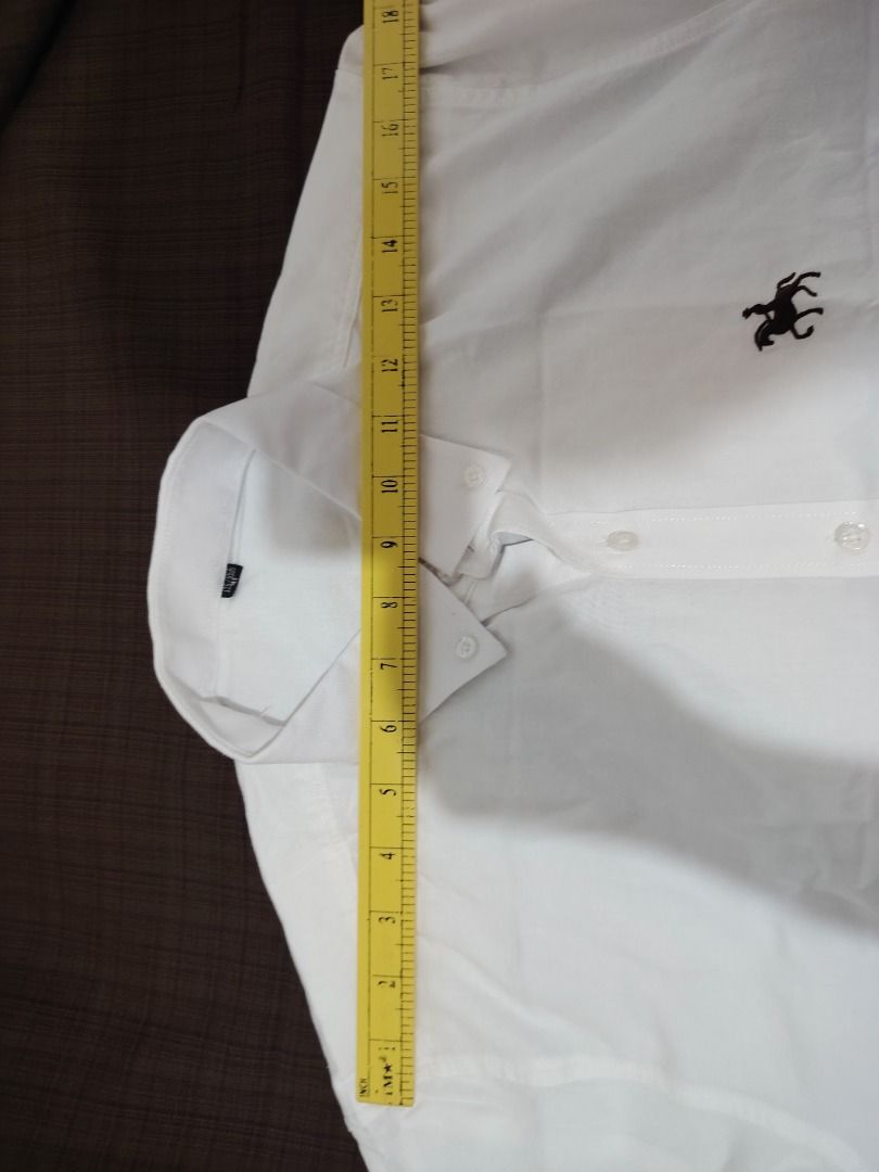 White Short Sleeve Polo Shirt (Category: Tshirts & Polo Shirts ) located in Cebu City. Submitted by bravetree.3f281d (Listing ID 1439459838, Image 3). Description: - White short sleeve polo shirt - Small embroidered logo - Button-down collar - Chest pocket - Lightweight fabric - Measurements in photos - Perfect for casual wear.