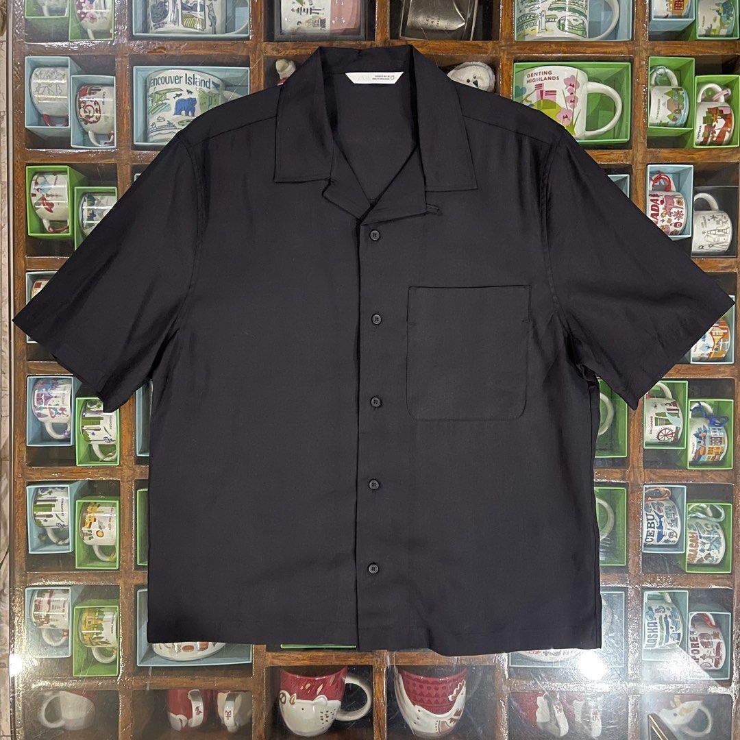 ZARA Men Lyocell Blend Shirt (small) (Category: Tshirts & Polo Shirts ) located in Manila. Submitted by arthguevarra (Listing ID 1431960691, Image 1). Description: size: small color: black rfs: too big for me, impulse purchase loc: quezon city mop: gcash, gotyme mod: j&t, lalamove sdd (within ncr only).