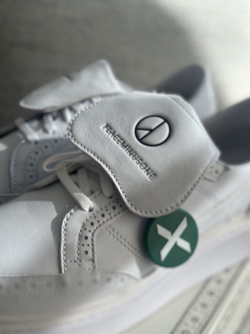 100% authentic G dragon x nike kwondo (Category: Casual Shoes) located in Makati City. Submitted by patrickkkk22 (Listing ID 1439805357, Image 3). Description: Brandnew with box From stock X Kaya 100% legit Size 9.5.