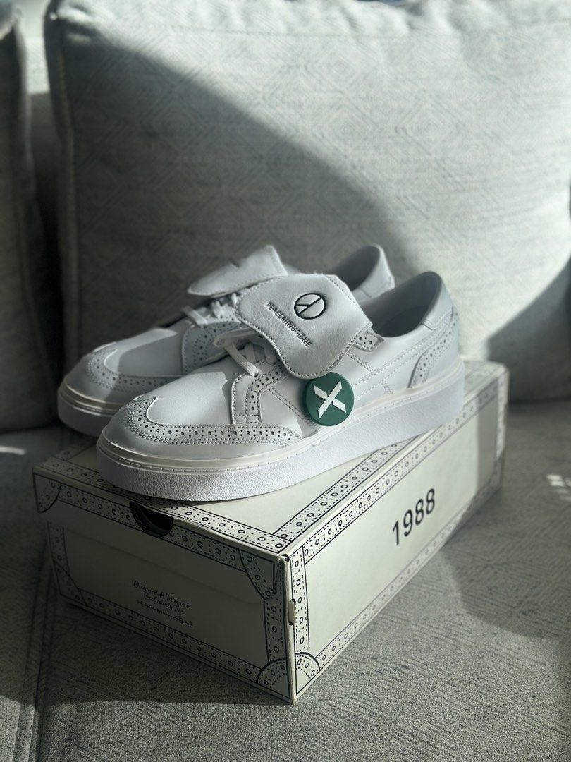 100% authentic G dragon x nike kwondo (Category: Casual Shoes) located in Makati City. Submitted by patrickkkk22 (Listing ID 1439805357, Image 2). Description: Brandnew with box From stock X Kaya 100% legit Size 9.5.