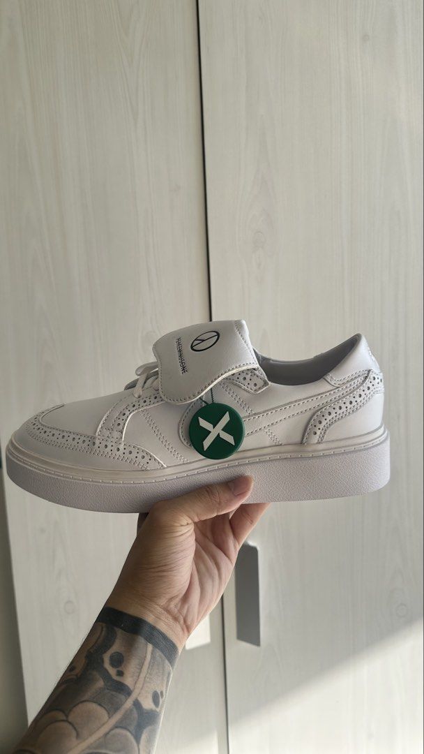 100% authentic G dragon x nike kwondo (Category: Casual Shoes) located in Makati City. Submitted by patrickkkk22 (Listing ID 1439805357, Image 1). Description: Brandnew with box From stock X Kaya 100% legit Size 9.5.