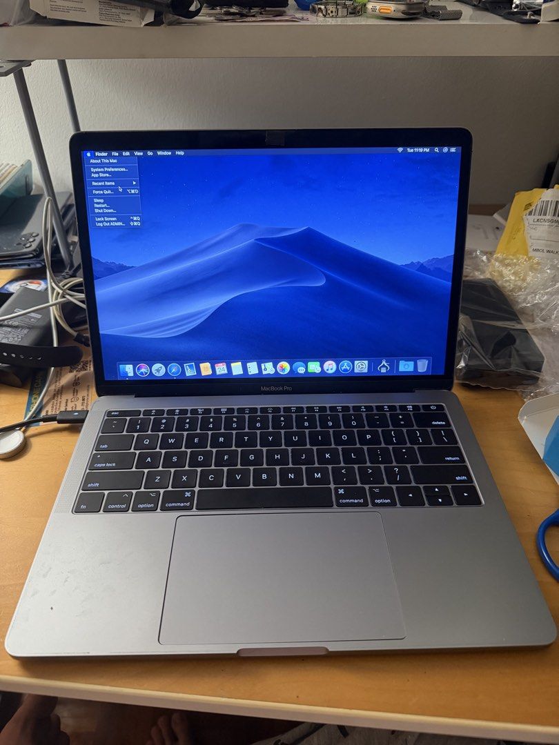 13inch MacBook Pro 2017 Laptop463273381143531520