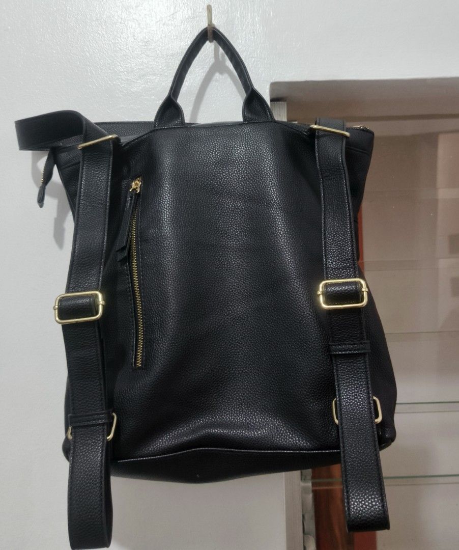 2 Way Shoulder Bag/Backpack (Category: Shoulder Bags) located in Taguig. Submitted by studio11ph (Listing ID 1439672440, Image 2). Description: 2 Way Shoulder Bag/Backpack Made in Cambodia RFS: Decluttering.