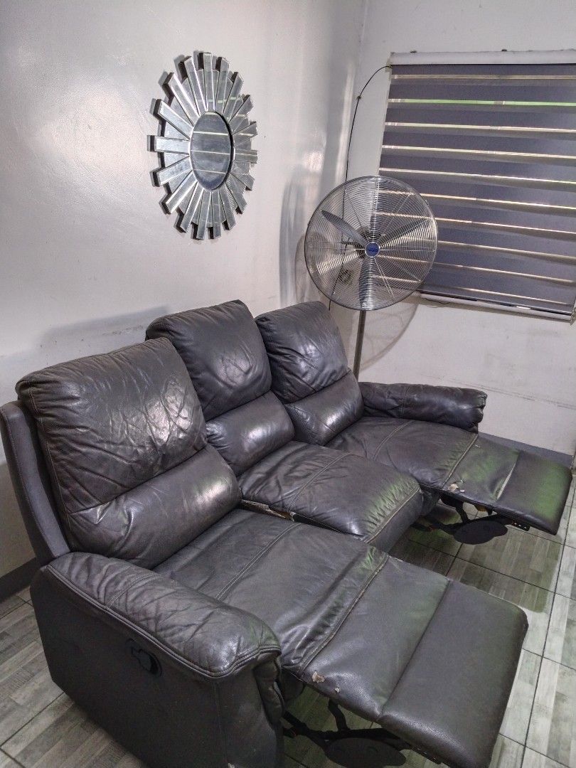 Rush Sale: 3s recliner sofa (Lazyboy type) (Category: Sofas) located in Caloocan City. Submitted by benfinds8 (Listing ID 1439707872, Image 3). Description: All mechanisms are working well..