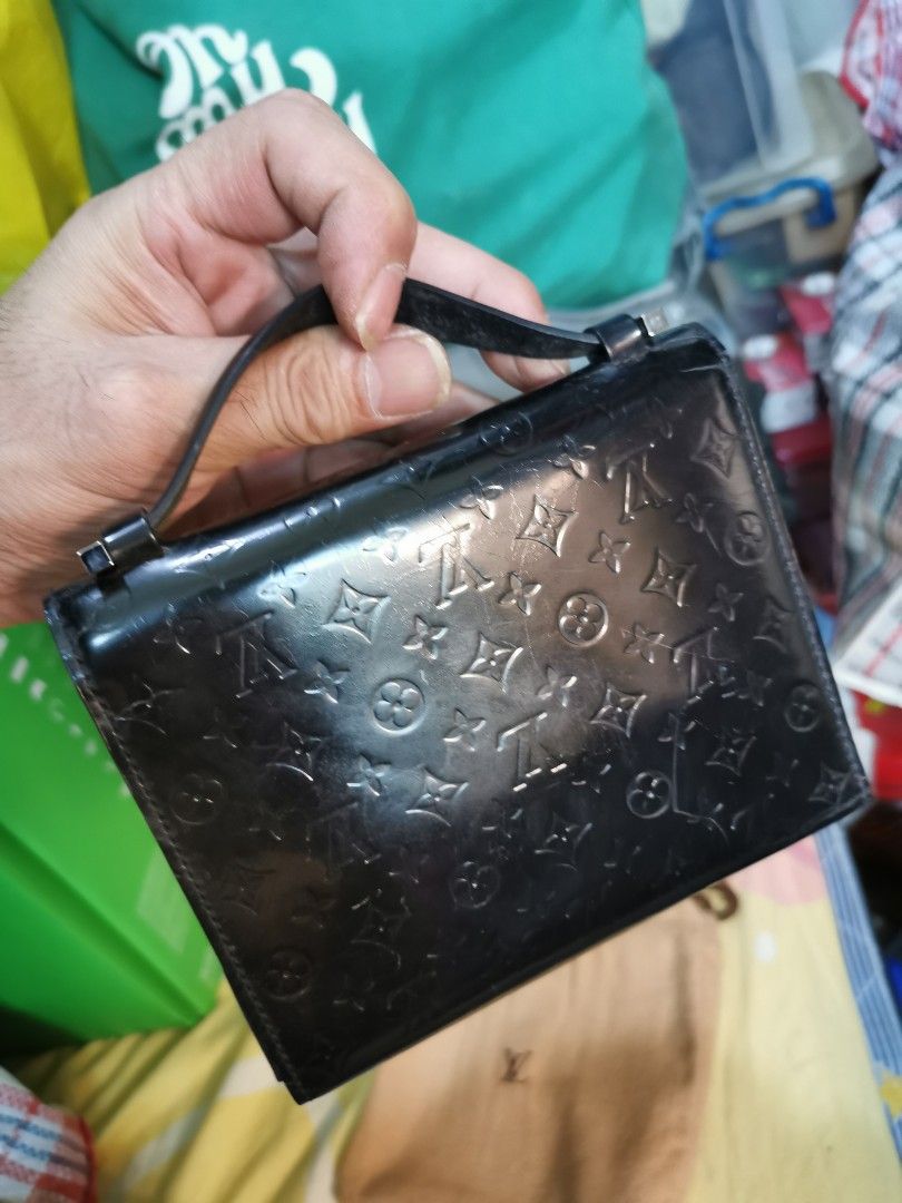 $850 （分類：銀包、卡片套）位於 Hong Kong。 由 quickmountain.93aa0a 提交（商品編號 1439624963，圖片 3）。簡介： 東區。