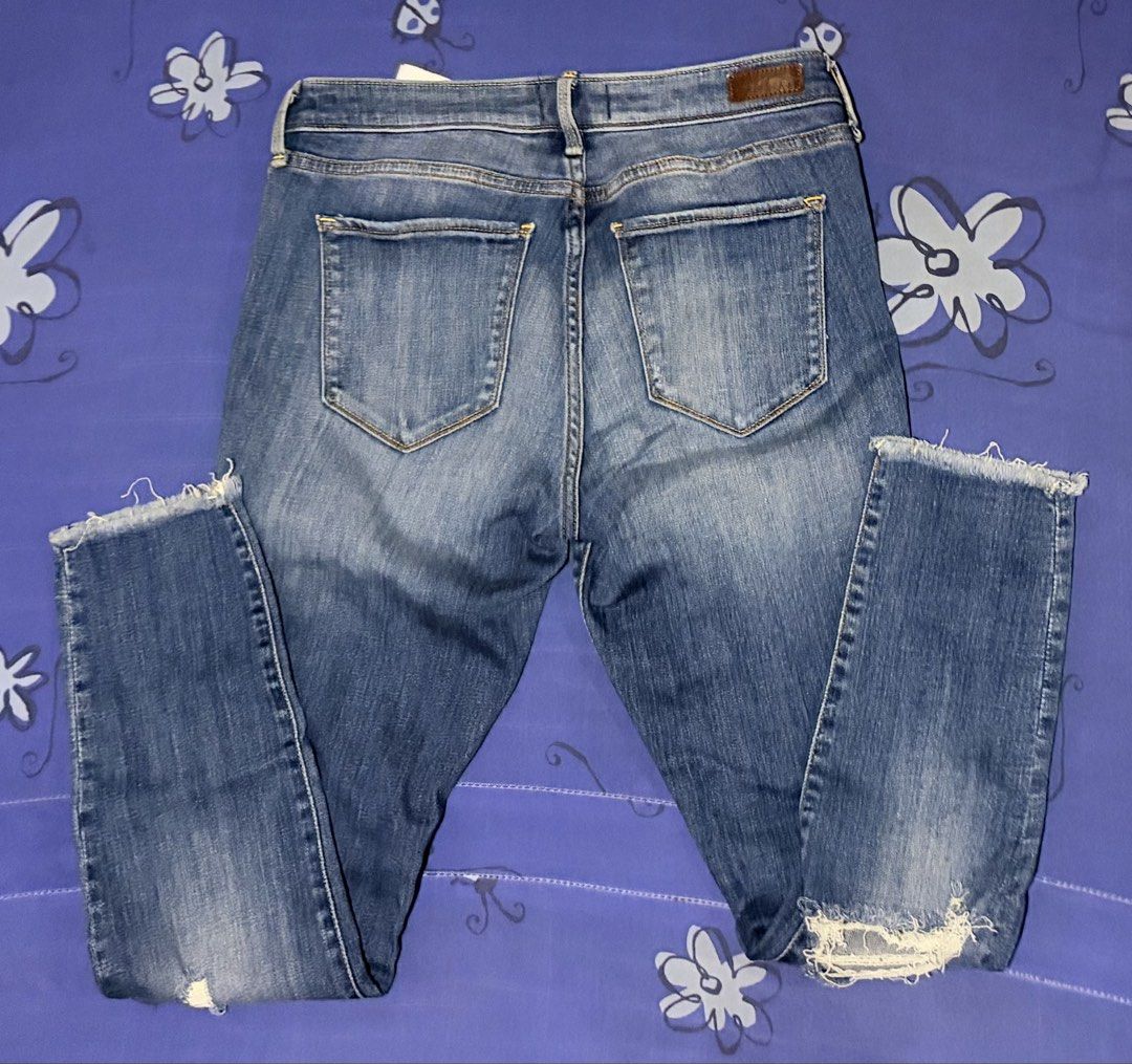 Abercrombie & Fitch Distressed Jeans (Category: Jeans) located in Manila. Submitted by urban.refinds (Listing ID 1439647015, Image 2). Description: - Abercrombie & Fitch distressed jeans - Classic five-pocket design - Button and zipper closure - Mid-rise waist - Slim fit - Distressed details: patches, frayed hems - Medium blue wash with fading - Size 29.