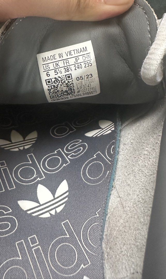 Adidas Handball Spezial (US 6) (Category: Sneakers) located in Quezon City. Submitted by gsassy (Listing ID 1439663769, Image 2). Description: - Adidas Handball Spezial - Color: White and Black - Size: US 6, UK 5.5, EUR 38, JP 240.