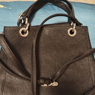 (Category: ) located in . Submitted by brandedbagspreloved (Listing ID 1439693311, Image 1). Description: .