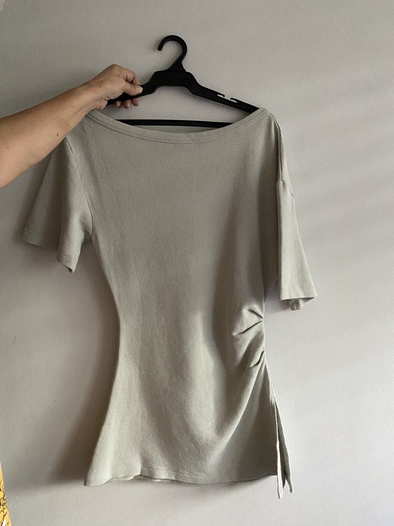 ASOS off shoulder cinch waist tshirt (Category: Shirts) located in Makati City. Submitted by kaykutz (Listing ID 1439617026, Image 2). Description: Bought for about 1500 from uk website.