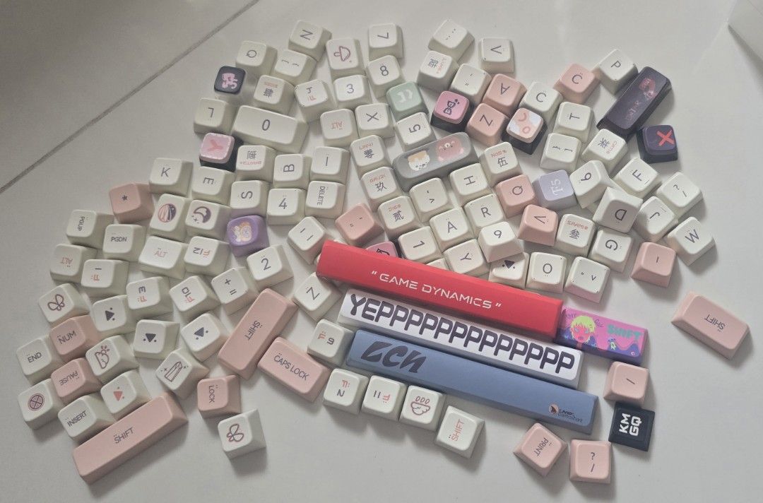 Assorted keycaps462913013023385600