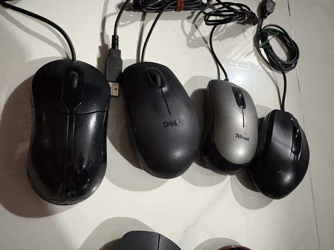 Assorted Wired and Wireless Computer Mice462915714271170563