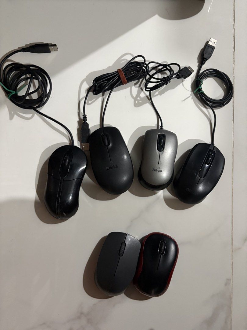 Assorted Wired and Wireless Computer Mice462915714271170560