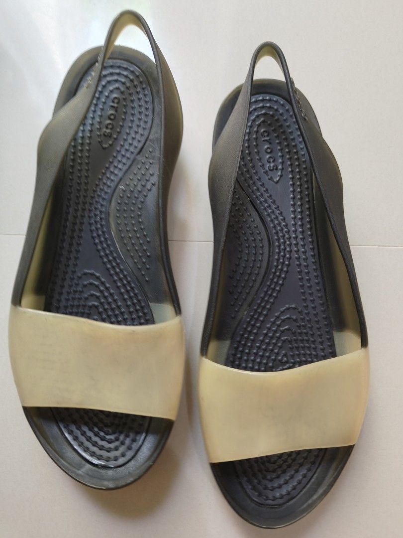 Authentic Crocs Women's Slingback Sandals - W5 (Category: Flats & Sandals) located in Calamba. Submitted by an_ne0501 (Listing ID 1439748256, Image 1). Description: - 22cm insole - Crocs slingback sandals - Dark grey footbed with cream strap - Slingback strap for secure fit - Textured soles for grip - Size: W6 - Ideal for casual wear.