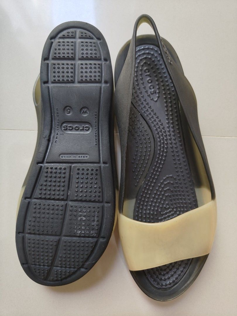 Authentic Crocs Women's Slingback Sandals - W5 (Category: Flats & Sandals) located in Calamba. Submitted by an_ne0501 (Listing ID 1439748256, Image 3). Description: - 22cm insole - Crocs slingback sandals - Dark grey footbed with cream strap - Slingback strap for secure fit - Textured soles for grip - Size: W6 - Ideal for casual wear.