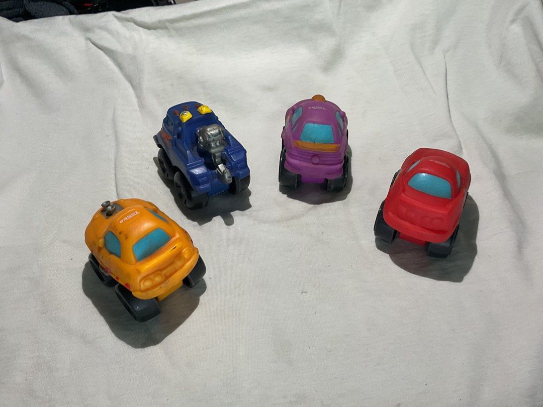 Authentic Tonka Chuck & Friends 4-Car Toy Set (Category: Vehicle & Diecast Models) located in Bacoor. Submitted by horikawakaizen (Listing ID 1439792029, Image 2). Description: Price: ₱200 (Last price) Selling a 4-pack lot of genuine Tonka Chuck & Friends mini vehicles. Features a sturdy, thick plastic build with smooth rolling wheels and cute cartoon character designs. Safe and durable for toddlers or collectors! Set Includes: 1. Orange Muscle C