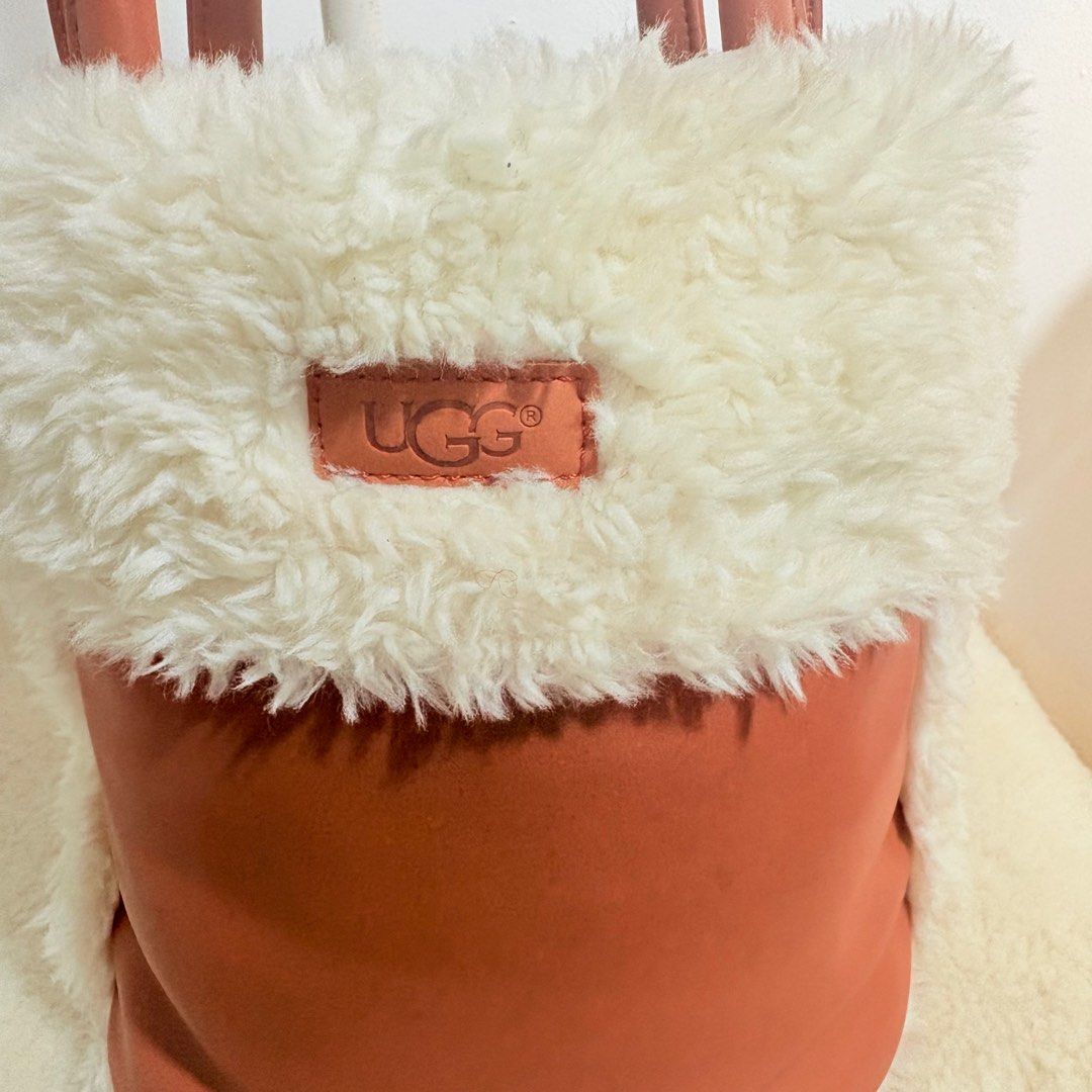 Authentic UGG Fur and Leather Bucket 2 Way Bag (Category: Cross-body Bags) located in Binangonan. Submitted by makoleksyon (Listing ID 1439785597, Image 3). Description: Excellent condition Like new No flaws Super ganda dami nalalagay Bought in Japan 💯% Authentic Money back guarantee .