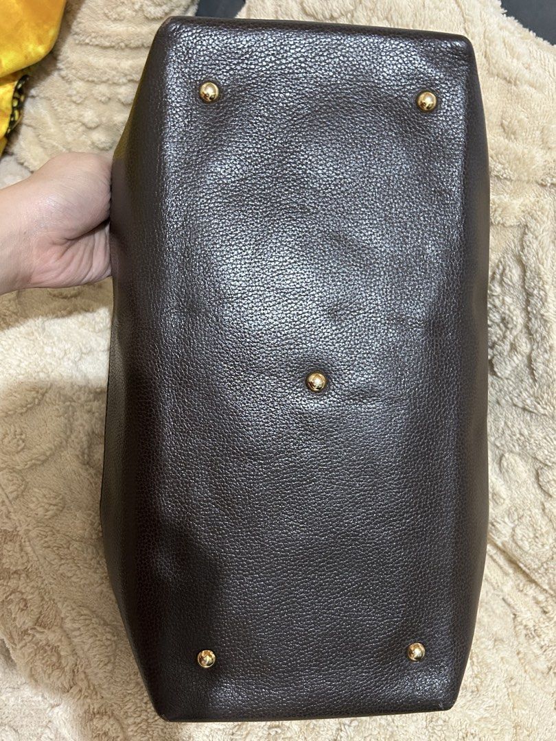 Authentic vintage MCM jacquard boston type bag (Category: Luxury Bags & Wallets) located in Cebu City. Submitted by vedazzle (Listing ID 1439753794, Image 3). Description: 📍In very good vintage condition, clean interior, minor signs of use only. 📍A timeless classic piece for everyday luxury. Very spacious and functional 📍Nylon/jacquard body with leather trim and braided handles ✅ Clean Interior & Exterior fabric ✅ Handles still nice ✅ Hardware