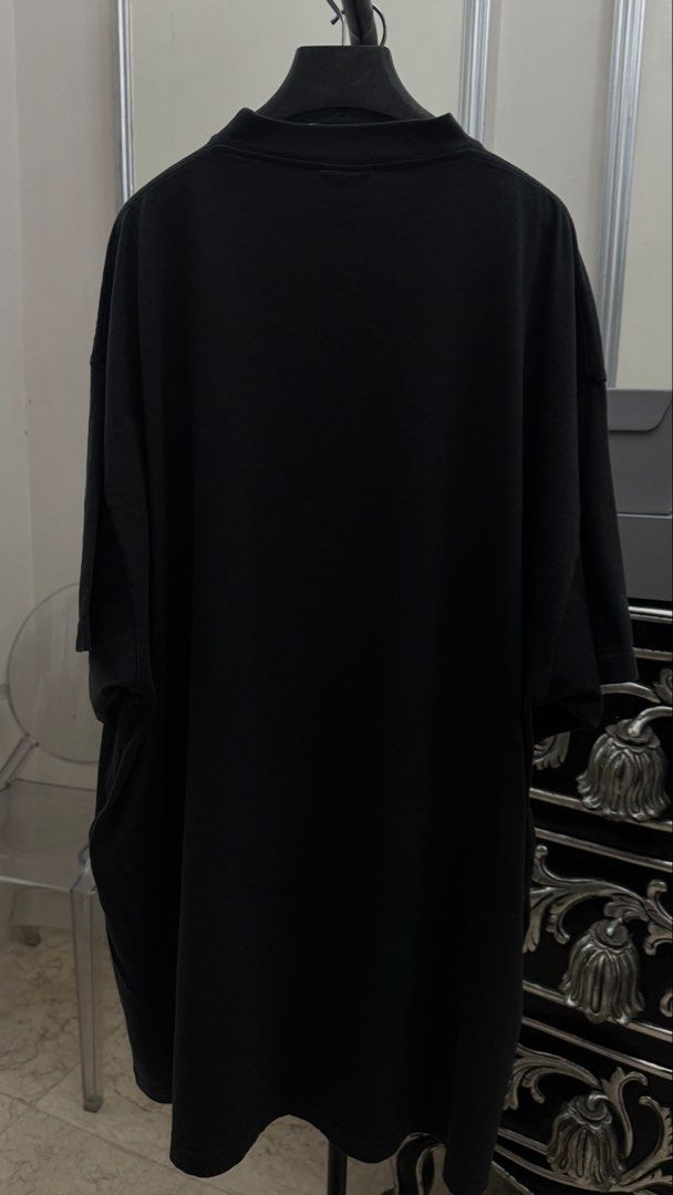 Balenciaga eBay Limited Edition Tshirt (Category: Luxury Apparel) located in San Fernando. Submitted by mnlt_o (Listing ID 1439724254, Image 2). Description: Brandnew Never worn Purchased in Paris 29x36 Fixed Price: 21,000 Location: San Fernando, Pampanga.