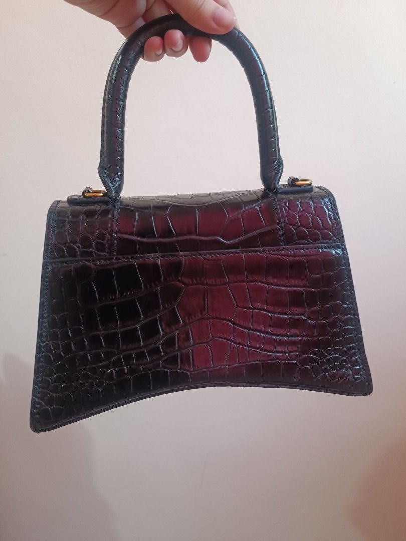 RUSH SALE BALENCIAGA Hourglass bag (Category: Luxury Bags & Wallets) located in Paranaque City. Submitted by earlylux (Listing ID 1439652518, Image 3). Description: self authentication is advised Code inside zipper pocket (as shown in the photo) hard structured material, black na black in person, super ganda! No sling thus selling low Please inspect photos for signs of usage/flaw No inclusions! Normal signs of usage please manage your expectation
