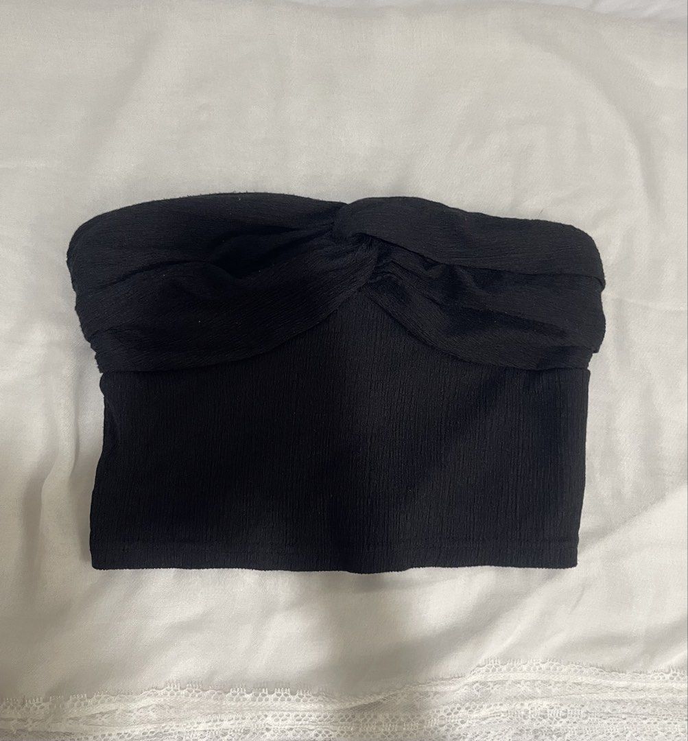 Black sexy tube top (Category: Sleeveless) located in Quezon City. Submitted by eryne (Listing ID 1439629282, Image 1). Description: In good condition! Can fit xs-small girlies Sexy and flattering top Used only twice Rfs: Decluttering.