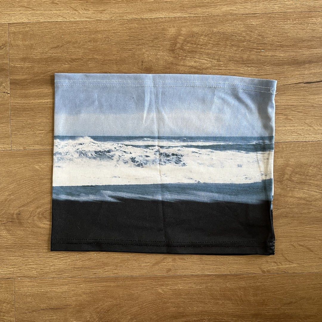 Blue Ocean Graphic Top Tube (Category: Sleeveless) located in Mandaluyong City. Submitted by vpulgarr (Listing ID 1439620431, Image 1). Description: s-m 📍mandaluyong.