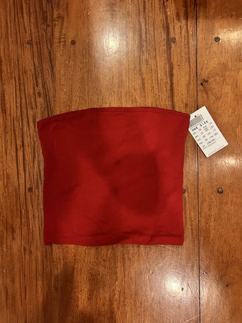 Brandy Melville Red Tube Top (Category: Sleeveless) located in San Juan City. Submitted by c_declutters (Listing ID 1439636021, Image 1). Description: BNWT Will fit US 2.