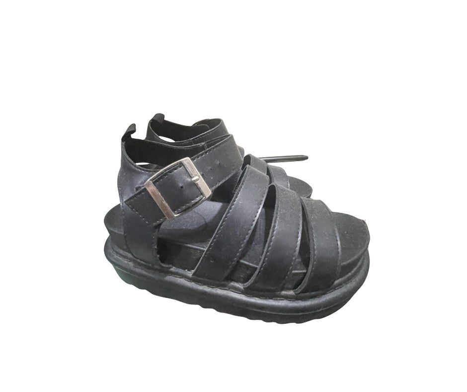 BRASH Sandal Clove Black (Original) (Category: Sandals) located in Manila. Submitted by decluttersellss (Listing ID 1439734427, Image 3). Description: American Brand Brash Bought from payless Not used much, kinda dusty because it is stocked Reason for selling is not used much would want to declutter.