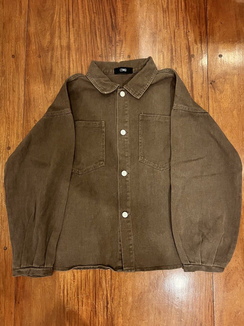 Brown Oversized Denim Jacket (Category: Coats, Jackets and Outerwear) located in San Juan City. Submitted by c_declutters (Listing ID 1439645295, Image 1). Description: No size indicated on the jacket but best fits S-M Oversized fit Really cute vintage vibe but don’t really wear this anymore and need closet space 😭.