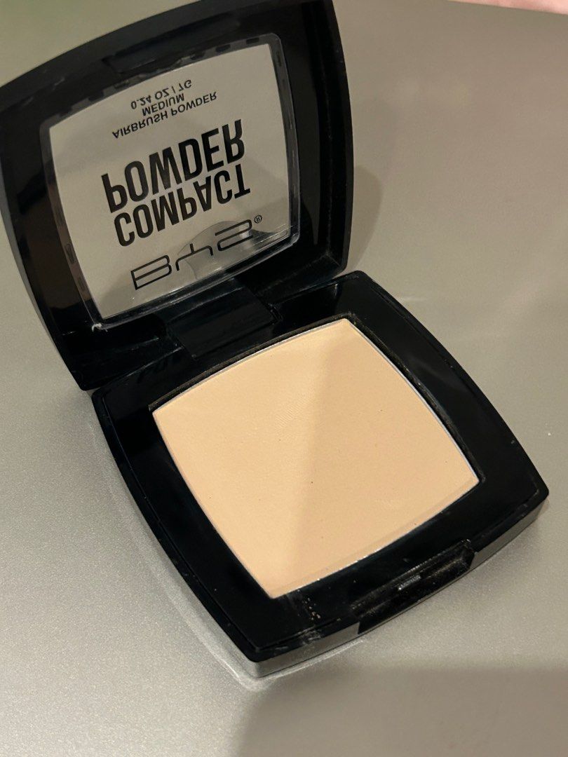 BYS Compact Airbrush Powder - Medium (Category: Makeup) located in San Isidro. Submitted by viiiiisells (Listing ID 1439755257, Image 2). Description: -Medium shade -twice lng nagamit MOD: jnt MOP: gcash.