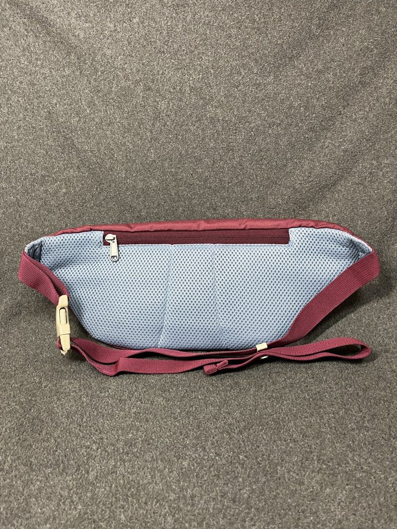 Cabin Zero Classic 2L hip pack in Napa Wine (Category: Cross-body Bags) located in Pasig City. Submitted by rsrvessentials (Listing ID 1439678630, Image 2). Description: Weight: 170 g / 0 lb 6 ounces Dimensions: 41 x 15 x 6 cm / 16.1 x 5.9 x 2.4 inch Capacity: 2L ‼️1 pc left.