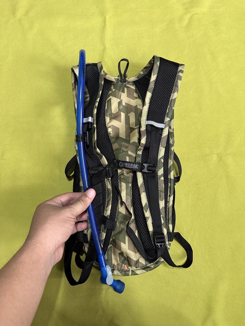 Camelbak Rogue 2.5L Hydration Backpack for Hiking & Biking (Category: Backpacks) located in Isabel. Submitted by apedoutdoors (Listing ID 1439706118, Image 3). Description: Camelbak Rogue 2.5L Hydration Backpack for Hiking & Biking Excellent condition Brandnew condition No issue Area - Isabel , Leyte Payment thru GCash 📩📩📩 Dm me if interested Plus sf Via jnt.