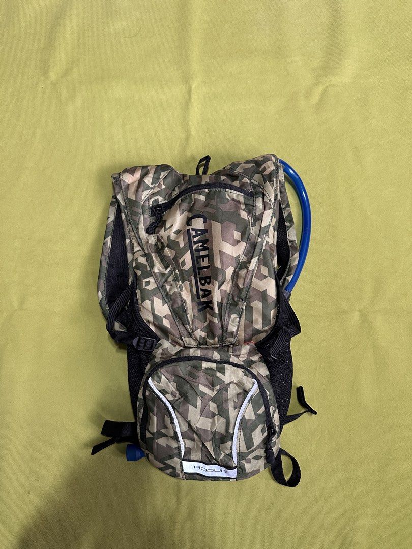 Camelbak Rogue 2.5L Hydration Backpack for Hiking & Biking (Category: Backpacks) located in Isabel. Submitted by apedoutdoors (Listing ID 1439706118, Image 2). Description: Camelbak Rogue 2.5L Hydration Backpack for Hiking & Biking Excellent condition Brandnew condition No issue Area - Isabel , Leyte Payment thru GCash 📩📩📩 Dm me if interested Plus sf Via jnt.