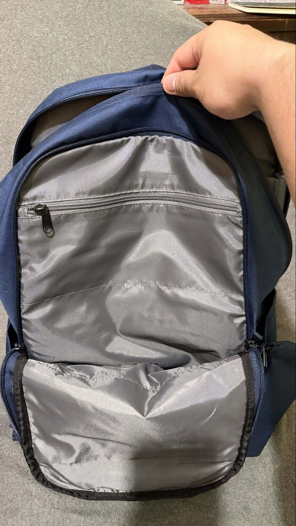 Case Logic Uplink 26L Backpack in Navy Blue (Category: Backpacks) located in Pasig City. Submitted by rsrvessentials (Listing ID 1439676367, Image 2). Description: Color Navy blue Dimensions (LxWxH): 30.0 x 27.0 x 43.0 cm Laptop compartment dimensions: 38.5 x 26.5 x 3.1 cm Weight: 0.41 kg Volume : 24 L Material : Polyester ‼️ 1 pc left.