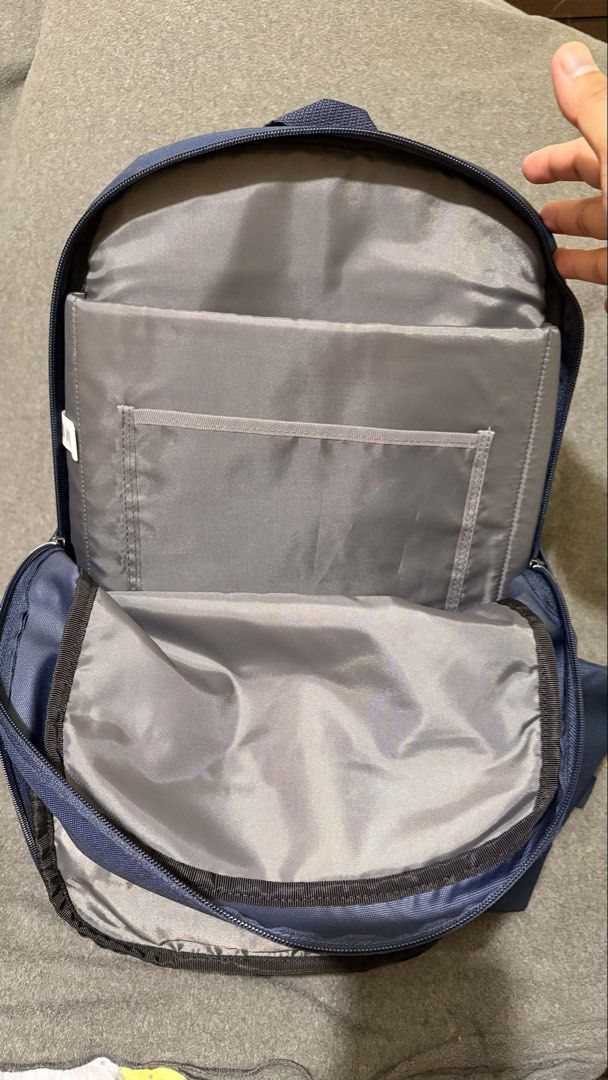 Case Logic Uplink 26L Backpack in Navy Blue (Category: Backpacks) located in Pasig City. Submitted by rsrvessentials (Listing ID 1439676367, Image 3). Description: Color Navy blue Dimensions (LxWxH): 30.0 x 27.0 x 43.0 cm Laptop compartment dimensions: 38.5 x 26.5 x 3.1 cm Weight: 0.41 kg Volume : 24 L Material : Polyester ‼️ 1 pc left.