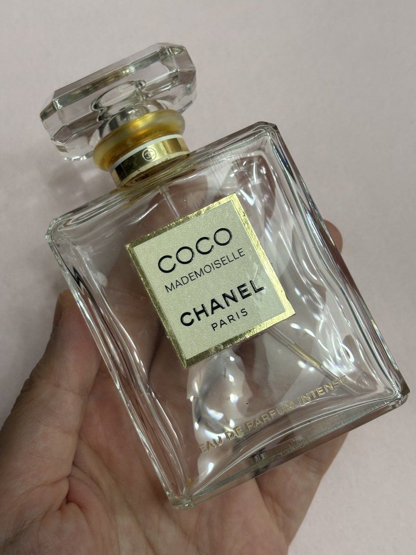Chanel Coco Mademoiselle Eau de Parfum Intense (Category: Fragrance & Deodorants) located in Quezon City. Submitted by bibo92 (Listing ID 1439749641, Image 1). Description: - Empty bottle of Chanel Coco Mademoiselle Eau de Parfum Intense. - Features a rectangular, clear glass body. - Gold-colored cap. - Front label: "COCO MADEMOISELLE CHANEL PARIS". - Size: 3.4 FL.OZ. - Made in France..