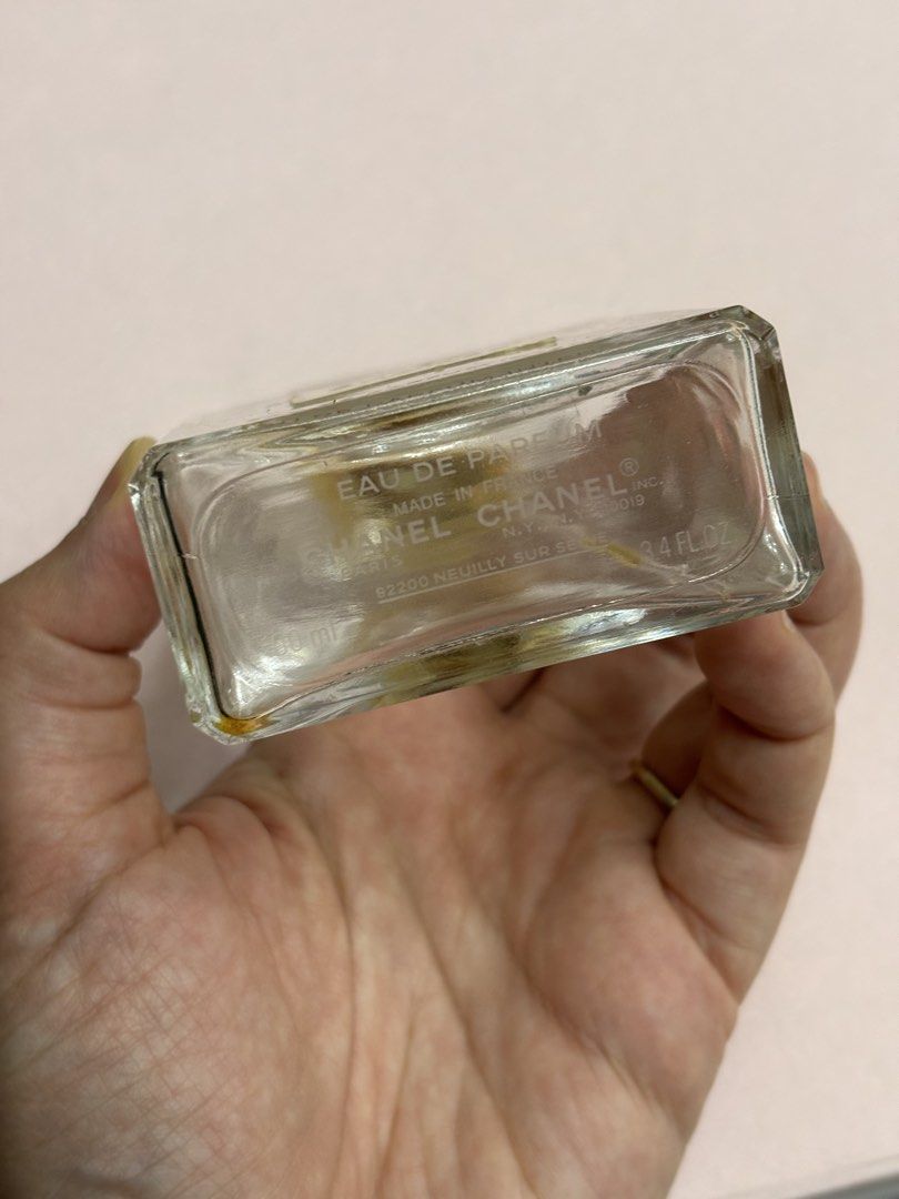 Chanel Coco Mademoiselle Eau de Parfum Intense (Category: Fragrance & Deodorants) located in Quezon City. Submitted by bibo92 (Listing ID 1439749641, Image 2). Description: - Empty bottle of Chanel Coco Mademoiselle Eau de Parfum Intense. - Features a rectangular, clear glass body. - Gold-colored cap. - Front label: "COCO MADEMOISELLE CHANEL PARIS". - Size: 3.4 FL.OZ. - Made in France..
