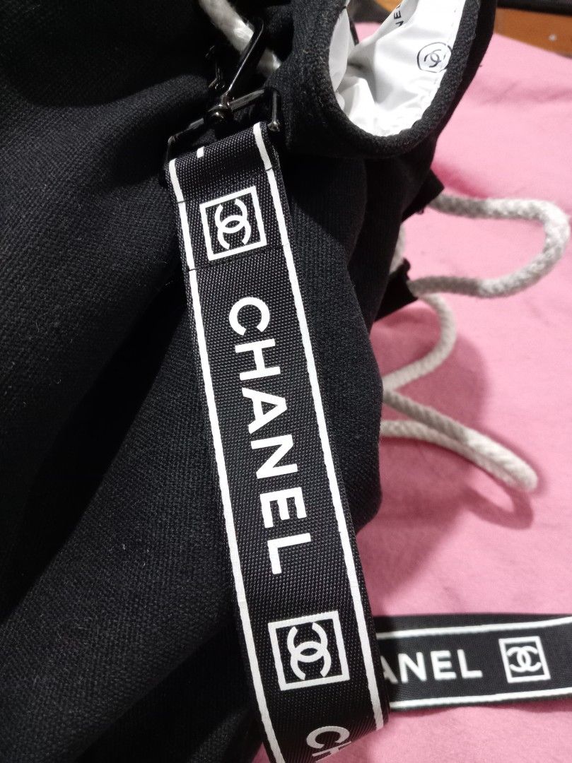 Chanel Vip (Category: Luxury Bags & Wallets) located in Malolos. Submitted by shoptokyothrift (Listing ID 1439763819, Image 2). Description: Chanel Vip As is.