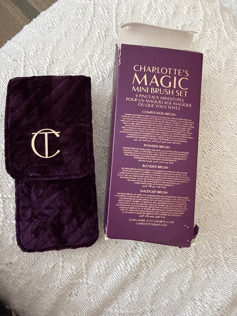 Charlotte’s magic mini brush set (Category: Makeup) located in Makati City. Submitted by eskarina62 (Listing ID 1439640320, Image 3). Description: Bought in England Christmas gift RFS I don’t use makeup Last photo price reference .