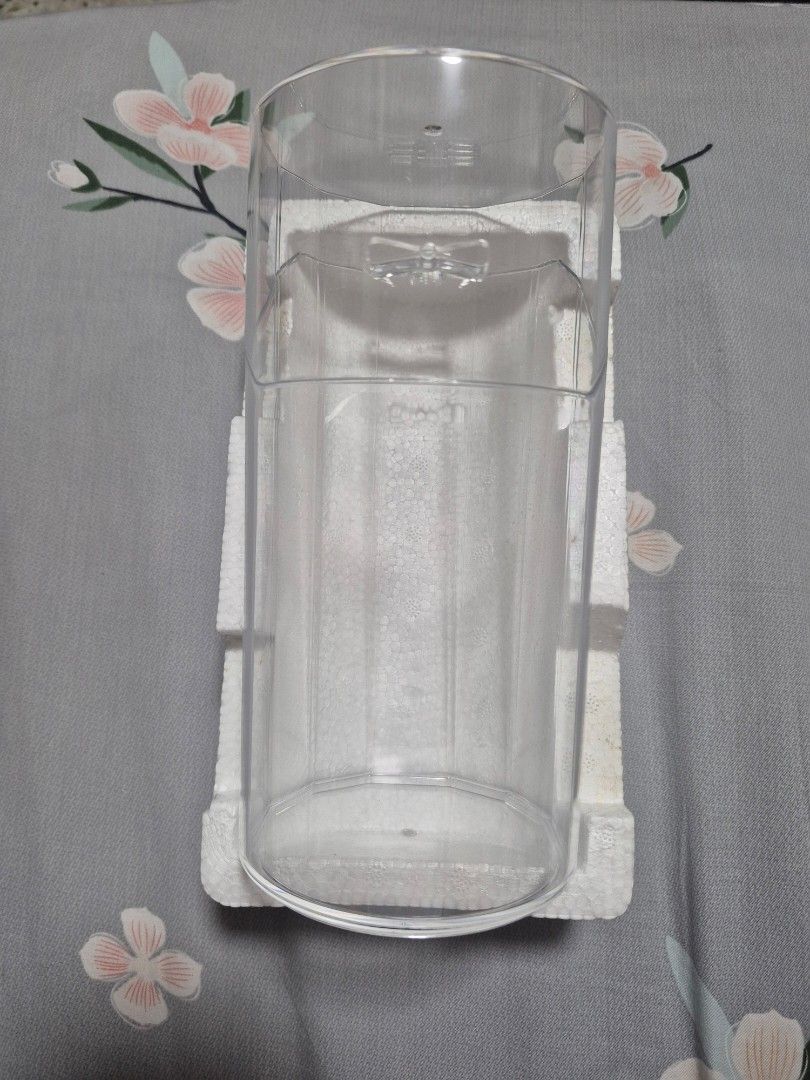 Clear Acrylic Water Pitcher Make Up Holder463341652500828160