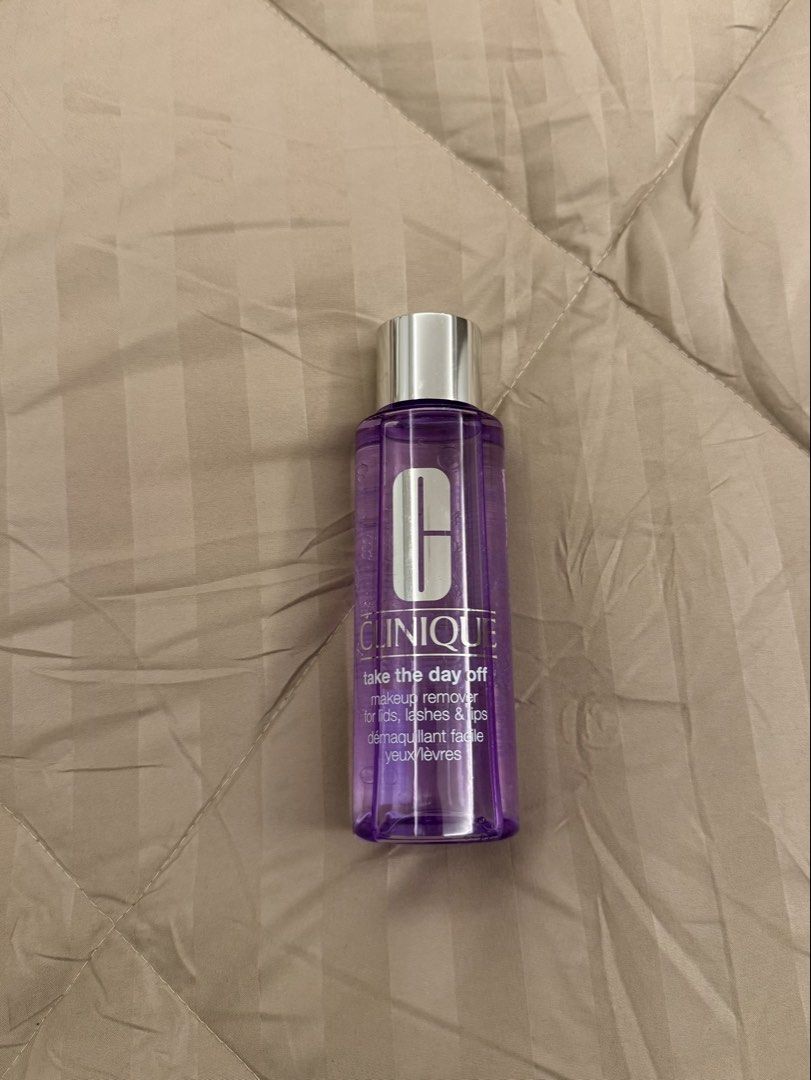 Clinique Make Up Remover (Category: Makeup) located in Quezon City. Submitted by mine4now (Listing ID 1439613632, Image 1). Description: What: CLINIQUE make up remover for lips, lashes and Lid Condition : Almost Full Origin: Bought in US RFS: DECLUTTERING Shipping fee: PAID by the buyer No: COD Courier: lbc, grab or lalamove MOP: Gcash or online banking *For sure buyer, shipping is on the next day afternoon bet 5 an 6 pm. I only do LBC delivery, 