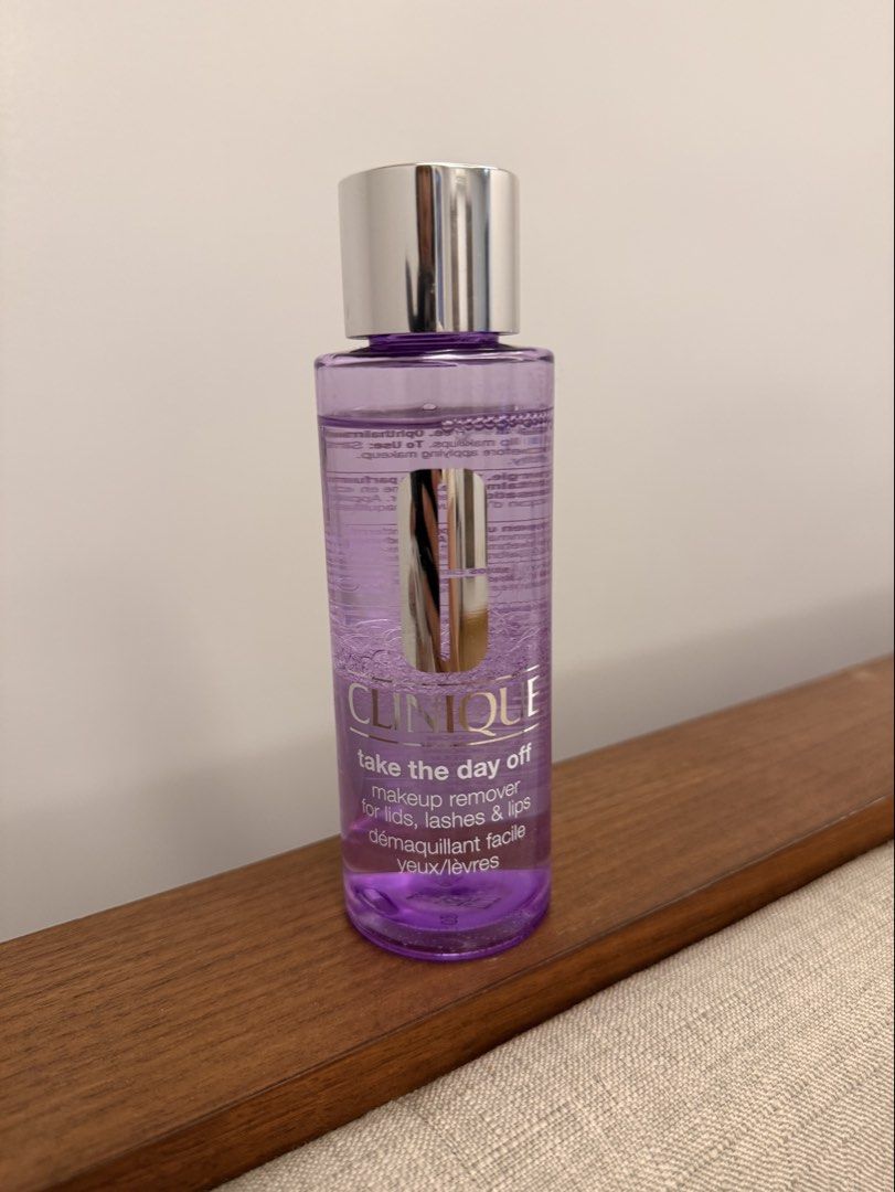 Clinique Make Up Remover (Category: Makeup) located in Quezon City. Submitted by mine4now (Listing ID 1439613632, Image 2). Description: What: CLINIQUE make up remover for lips, lashes and Lid Condition : Almost Full Origin: Bought in US RFS: DECLUTTERING Shipping fee: PAID by the buyer No: COD Courier: lbc, grab or lalamove MOP: Gcash or online banking *For sure buyer, shipping is on the next day afternoon bet 5 an 6 pm. I only do LBC delivery, 