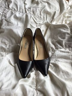(Category: ) located in . Submitted by iza.goes_thrifting (Listing ID 1439632531, Image 1). Description: .